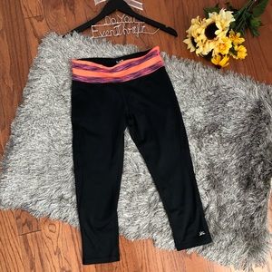 Lukka Small Yoga Pants Capri Length Black